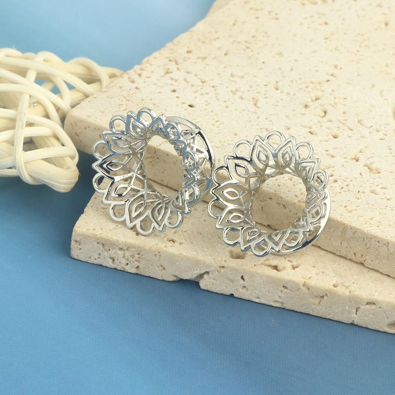 Hollow Flower Ear Expansion Jewelry 16mm Stainless Steel Fashion Ear Piercing Plug - Image 4