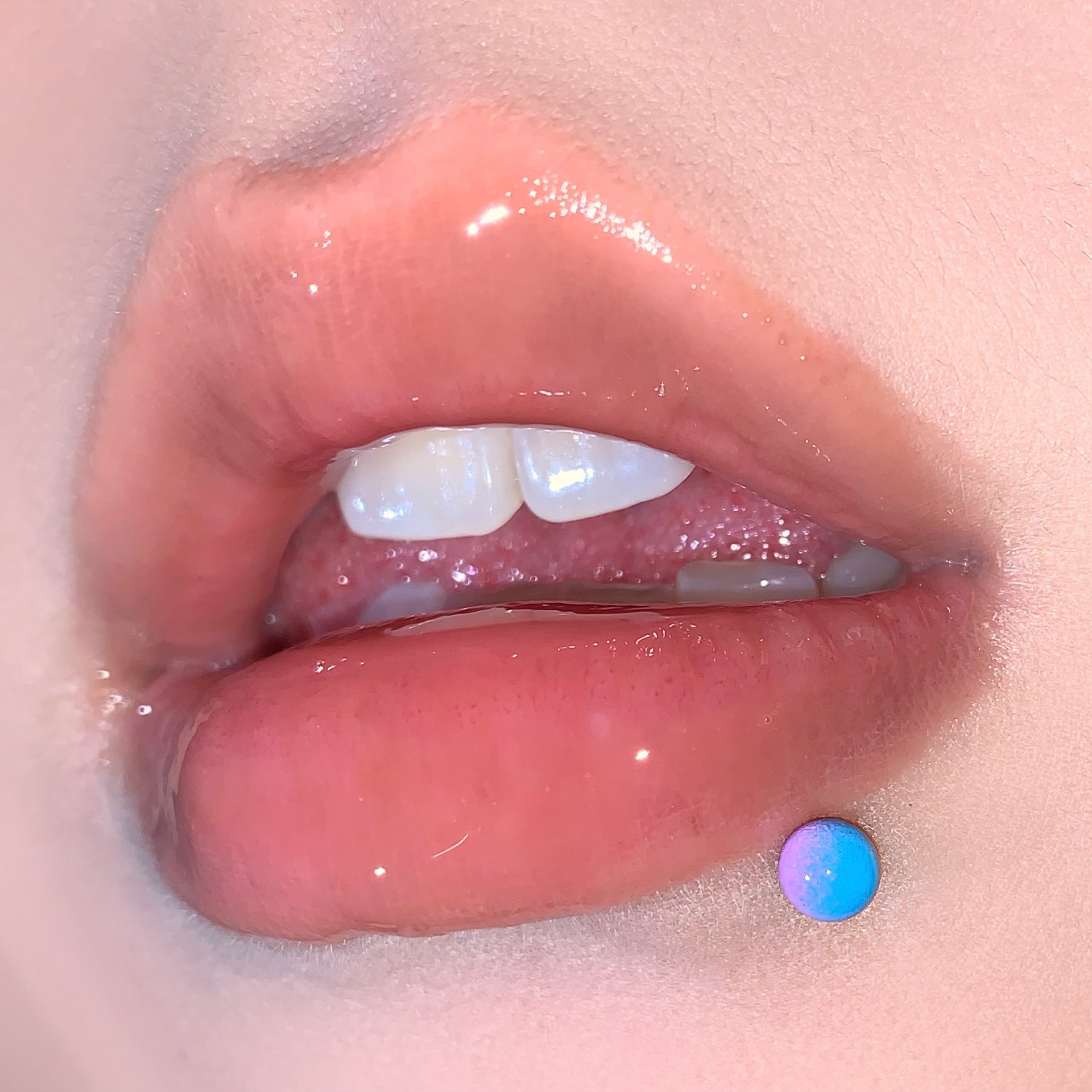 Gradient Acrylic Labret Stud Lip Piercing Jewelry - 4 Color Fantasy Fresh Ear Bone Nails - 16mm x 1.2mm Externally Threaded 316L Surgical Steel - Image 3