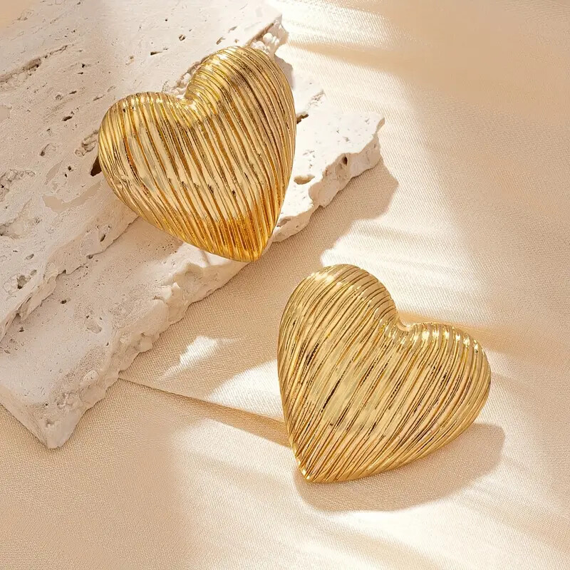 18K Gold Heart Hollow Earrings, Stainless Steel Line Texture Earrings for Women - Image 2