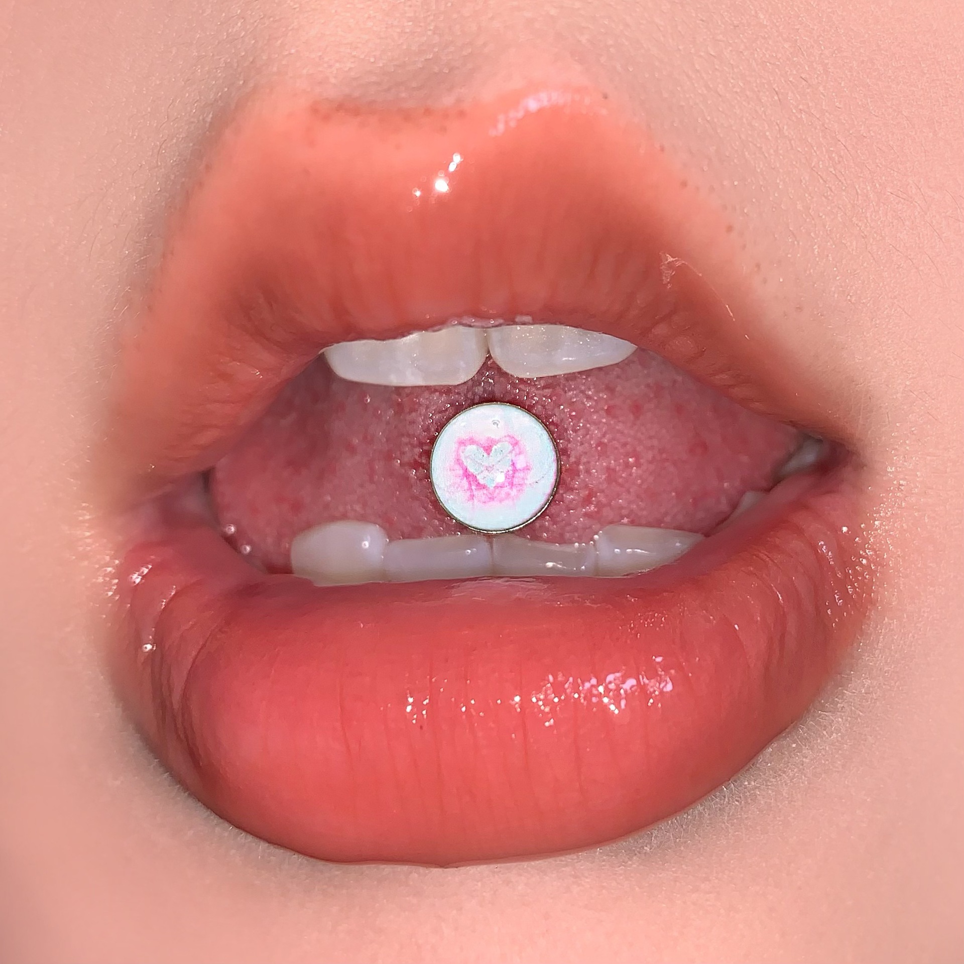 Red Pink Gradient Heart Tongue Barbell 316L Surgical Steel External Thread Drink Compatible Punk Piercing Jewelry - Image 3