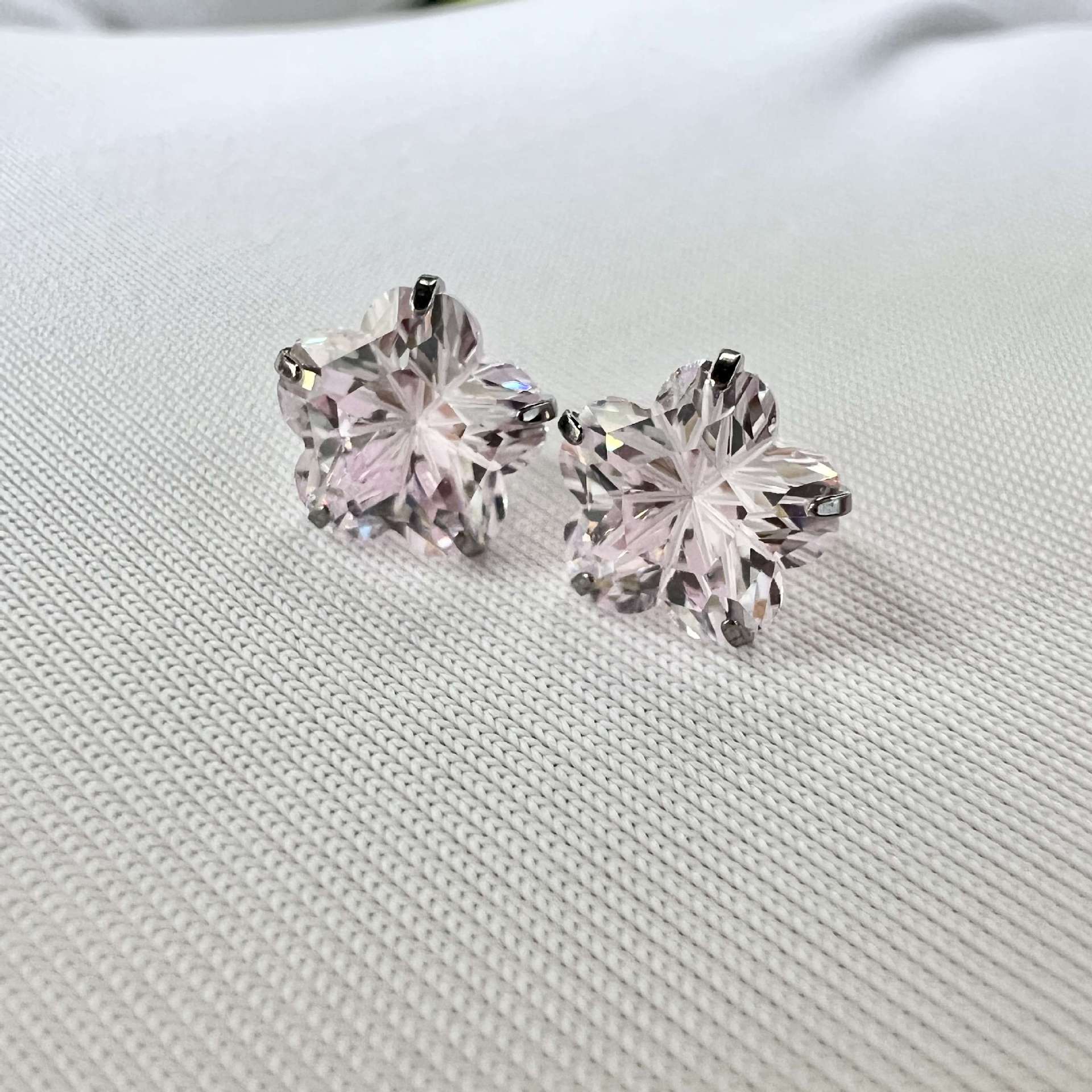 F136 Titanium Alloy Ear Bone Studs Cherry Blossom Cut Zircon Claw-Set Lip Studs 16G - Image 5