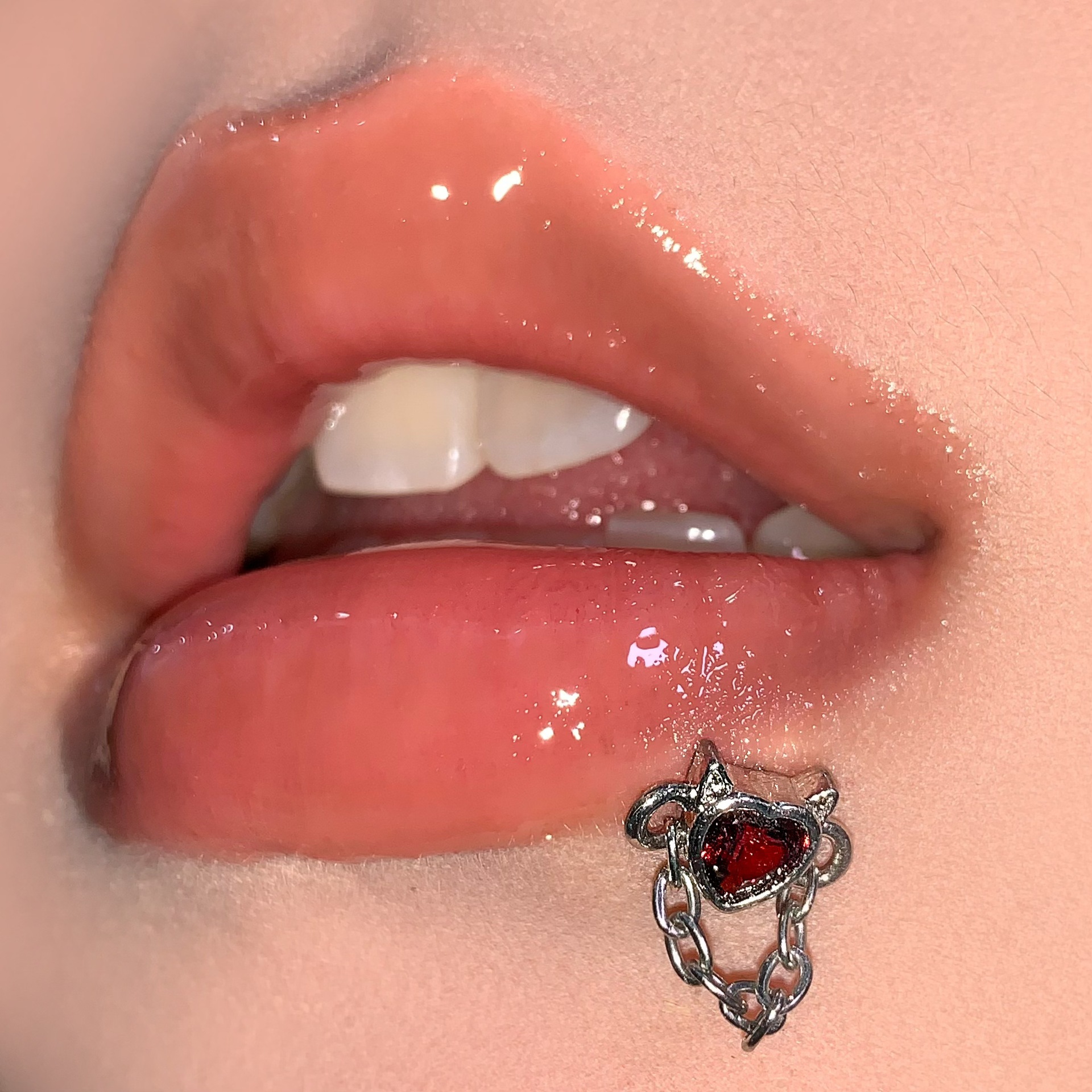 Heart Chain Lip Nail Zircon Design Outer Tooth Lip Piercing Jewelry 316L Surgical Steel Externally Threaded Labret Stud for Men Women - Image 2