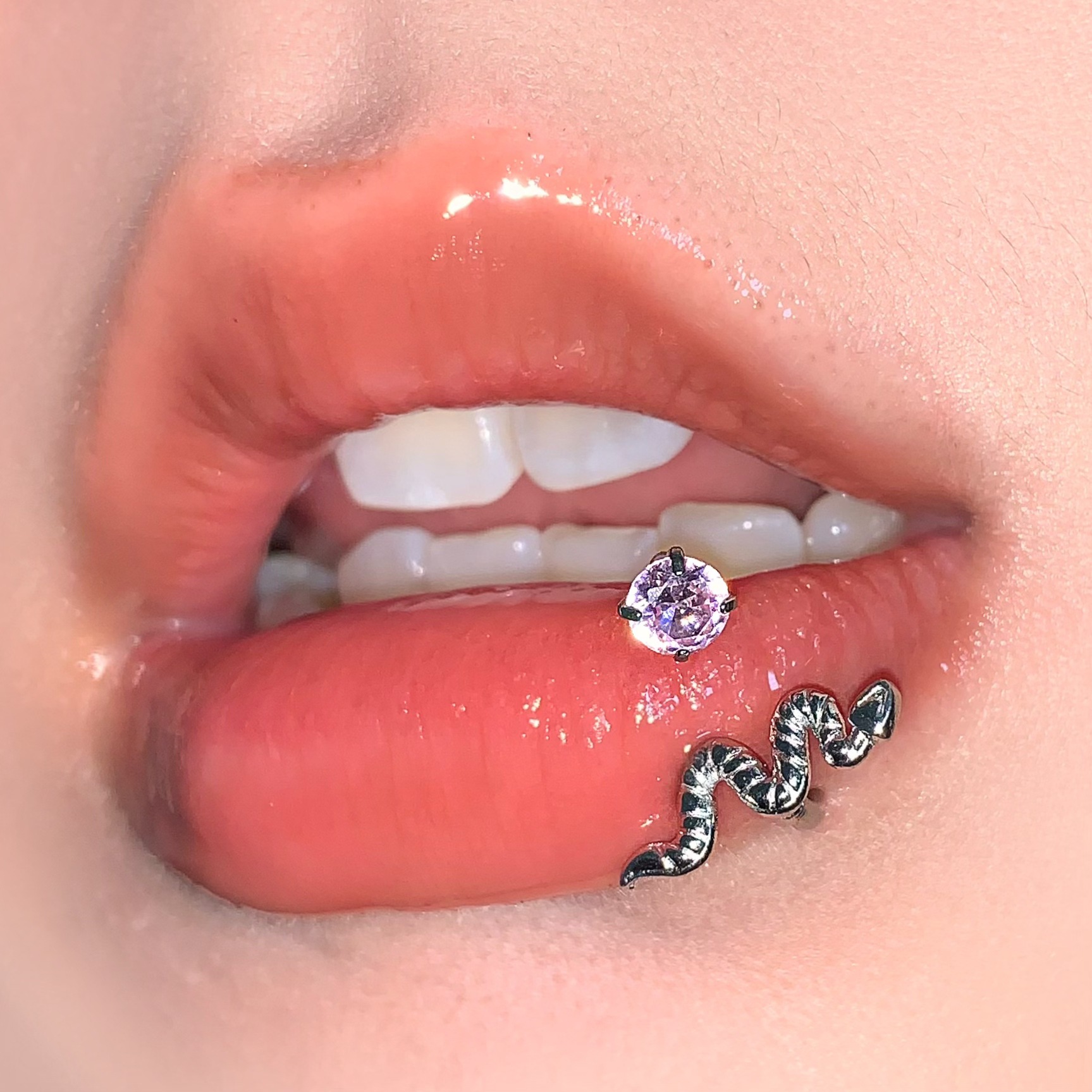 Super Shiny Snake CZ Lip Ring 316L Surgical Steel Internally Threaded C-Run Ear Cartilage Piercing Jewelry Wholesale Hot Girl Style - Image 5