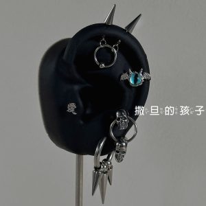 Satan Children's Workwear Cool Earrings Devil Nails Ear Bridge Men and Women 316L Surgical Steel Ear Piercing Jewelry