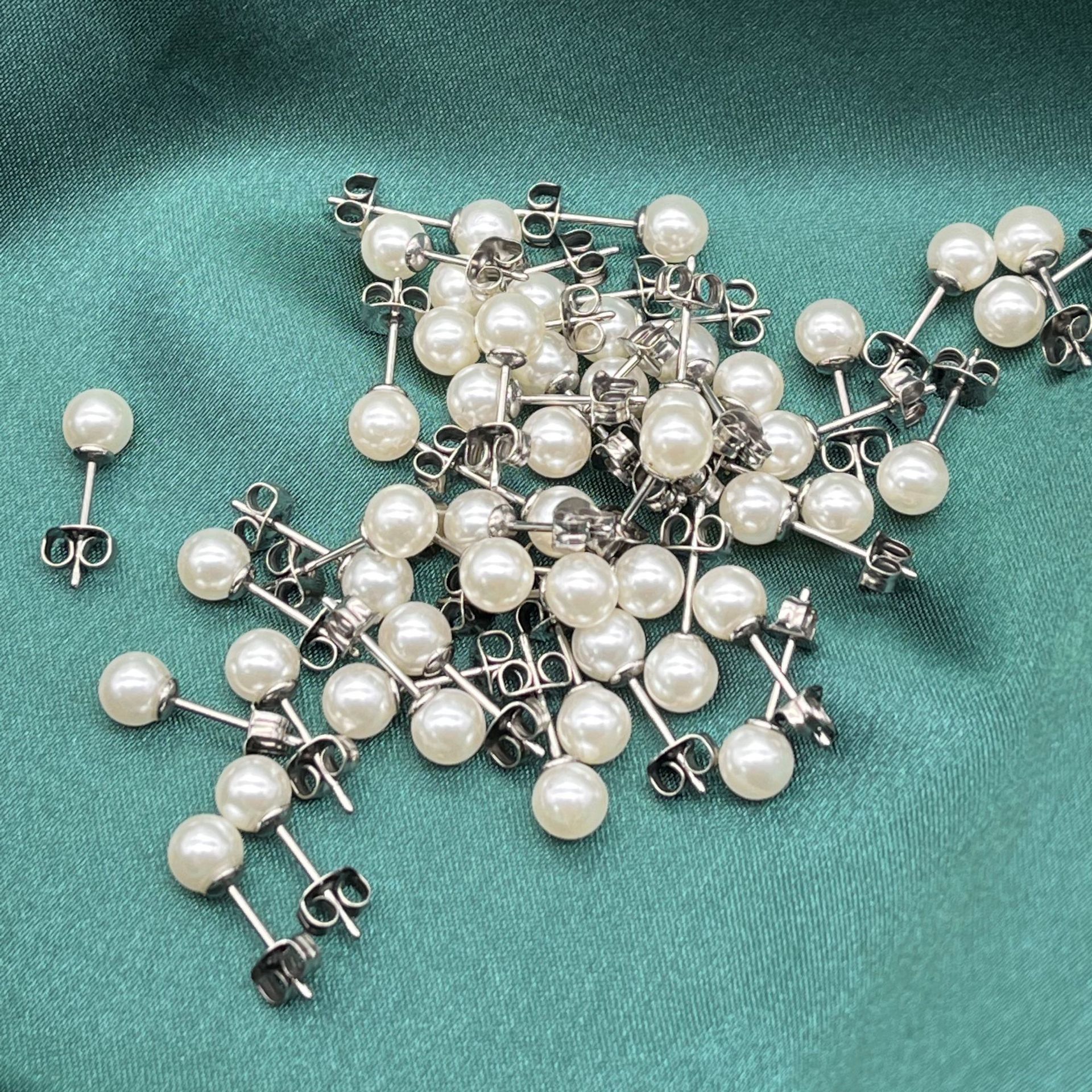 Titanium High-Gloss Pearl Earrings Butterfly Clasp Titanium Alloy Earplugs Small Light Bulb Freshwater Pearl Earrings - Image 3
