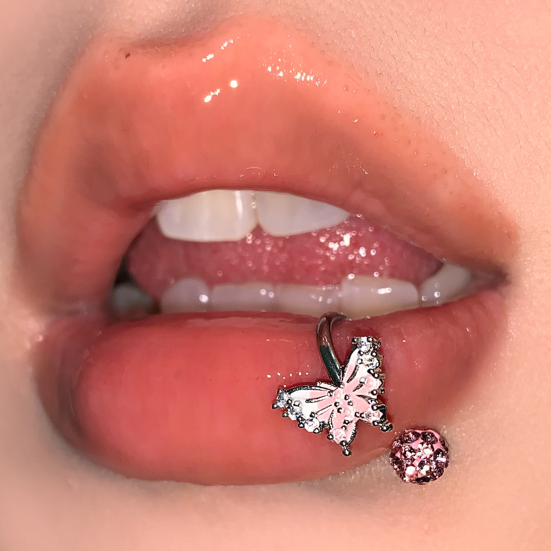Pink Gradient Butterfly Lip Ring Sweet Style 316L Surgical Steel C/D Ring External Thread Piercing Jewelry Wholesale - Image 3
