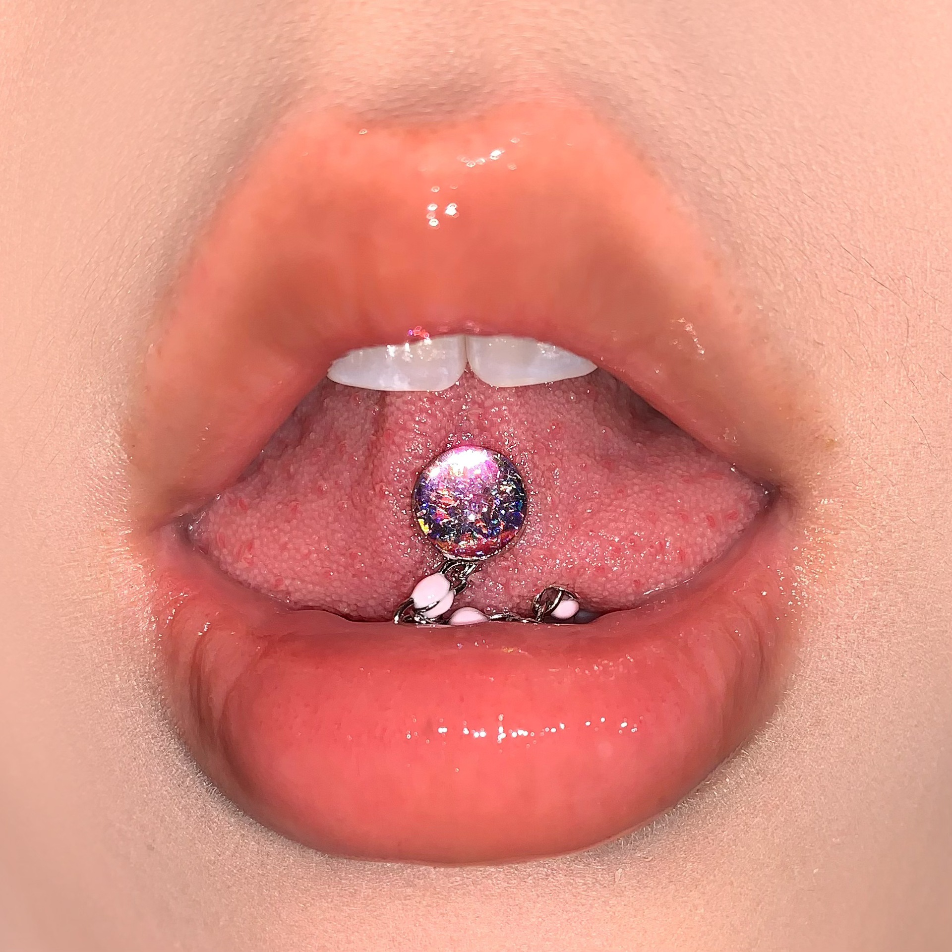 Green Diamond-Studded Chain Tongue Ring, Removable Sparkling Barbell, Hot Girl Style Sweet and Cool Piercing Jewelry, Wholesale - Image 2