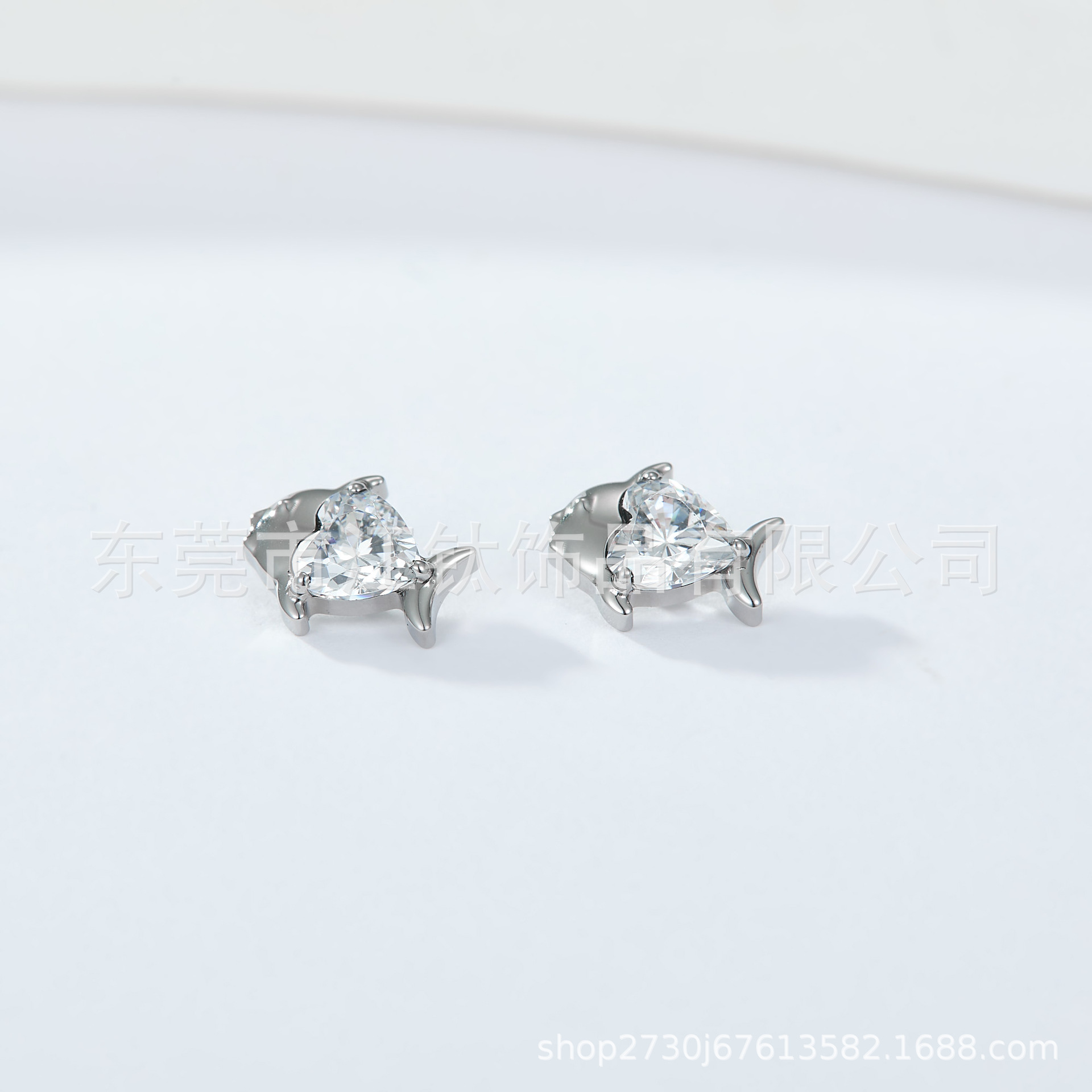 G23 Titanium Heart-Shaped Fish Ear Cuff with Dolphin Design, CZ Zircon Inlaid Cartilage Piercing Jewelry - Image 2